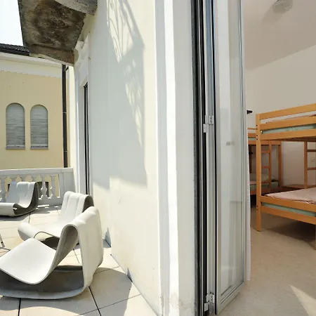 بيت شباب Youth