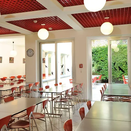 Youth * لوكارنو