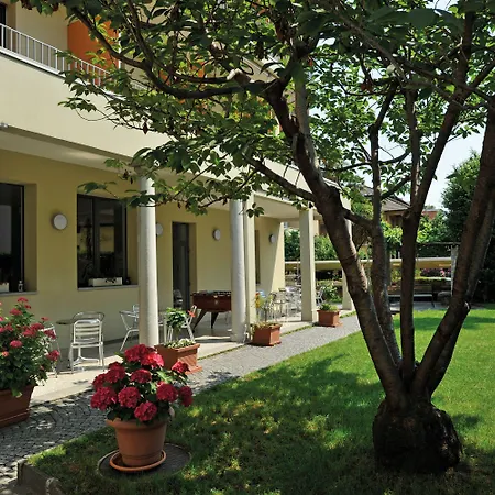 Youth * لوكارنو