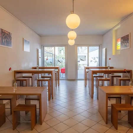 Youth لوكارنو