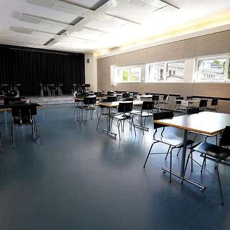 Youth * لوكارنو