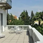 Youth Хостел *